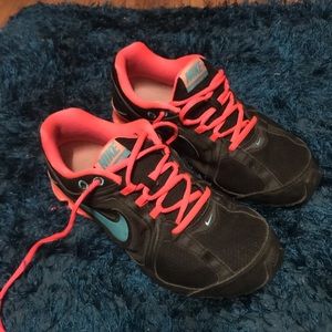 Women’s black and pink Nike shoes size 7